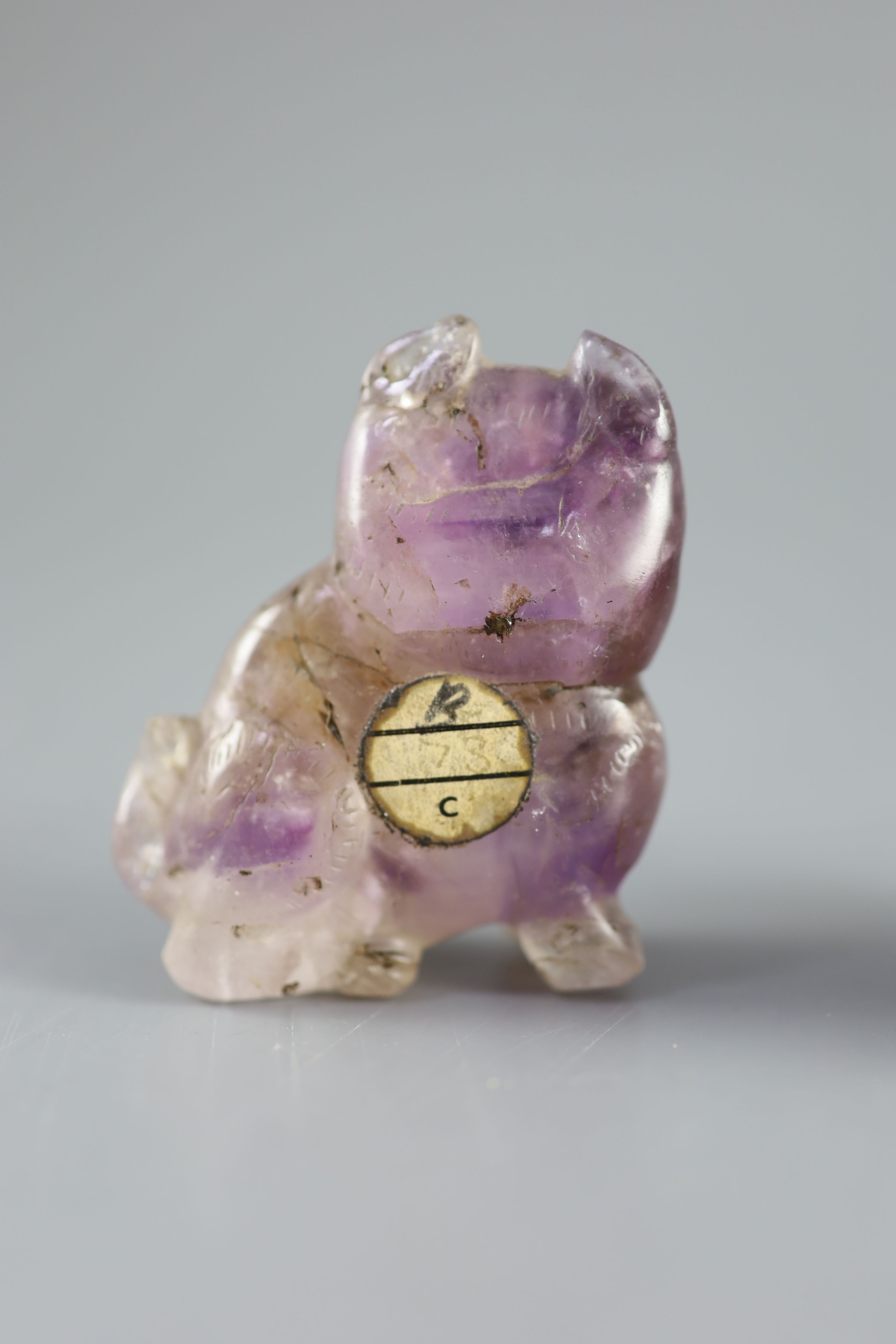 A Chinese amethyst rose quartz carving of a dog of Fo and a scent bottle and stopper, height 6.35cm and 5.1cm. (a.f.)